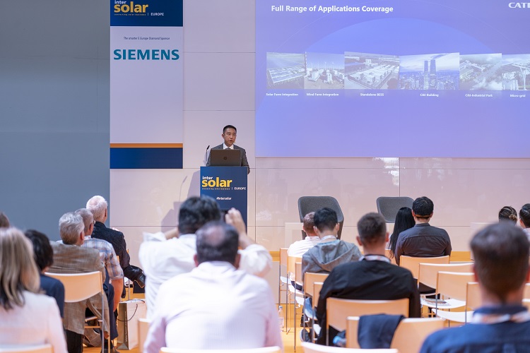 5 - 寧德時(shí)代儲能業(yè)務(wù)代表在國際太陽能會(huì)議發(fā)言2.jpg